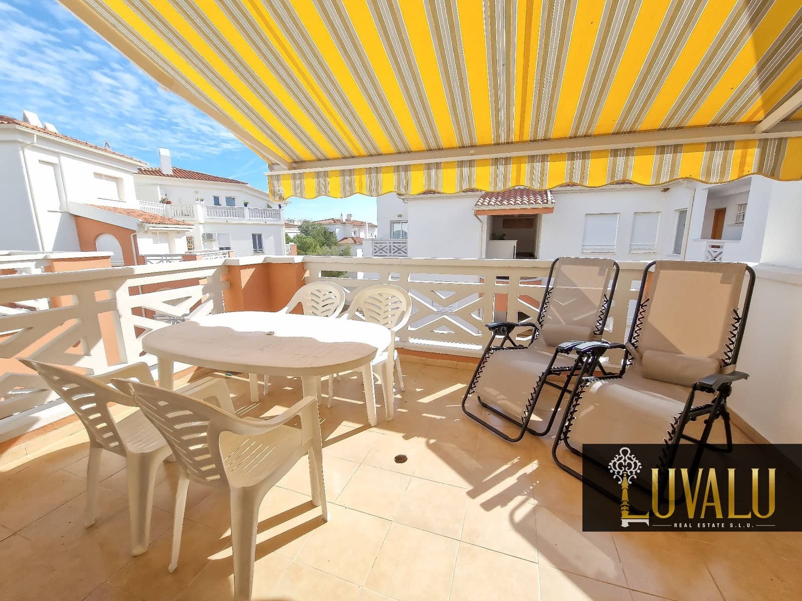 3 slaapkamer Appartement voor vakantieverhuur in Peniscola met zwembad garage - € 690 (Ref: 3682709)