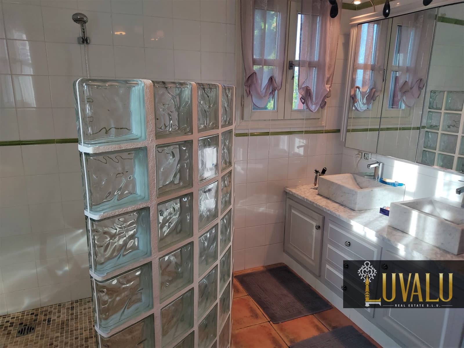 3 soveværelse Villa til salg i Calig med swimmingpool garage - € 565.000 (Ref: 6406647)