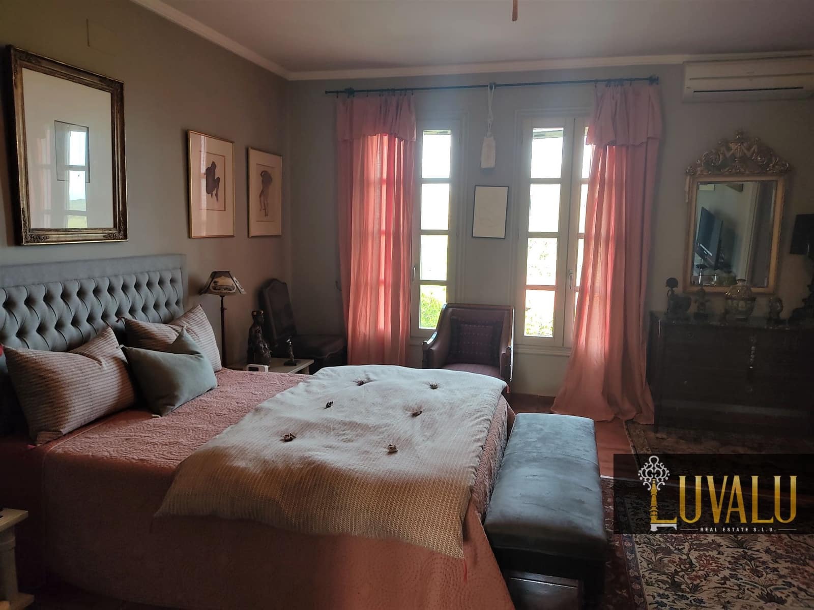 3 soveværelse Villa til salg i Calig med swimmingpool garage - € 565.000 (Ref: 6406647)