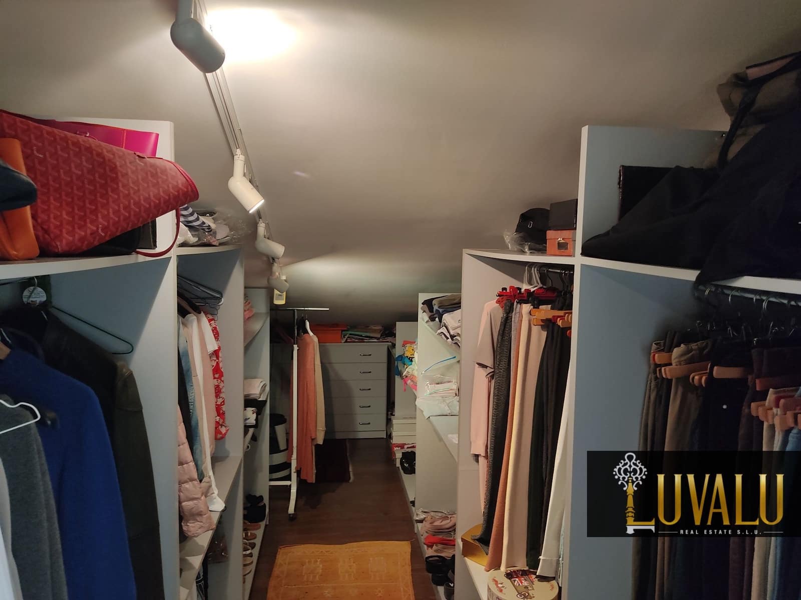 3 soveværelse Villa til salg i Calig med swimmingpool garage - € 565.000 (Ref: 6406647)