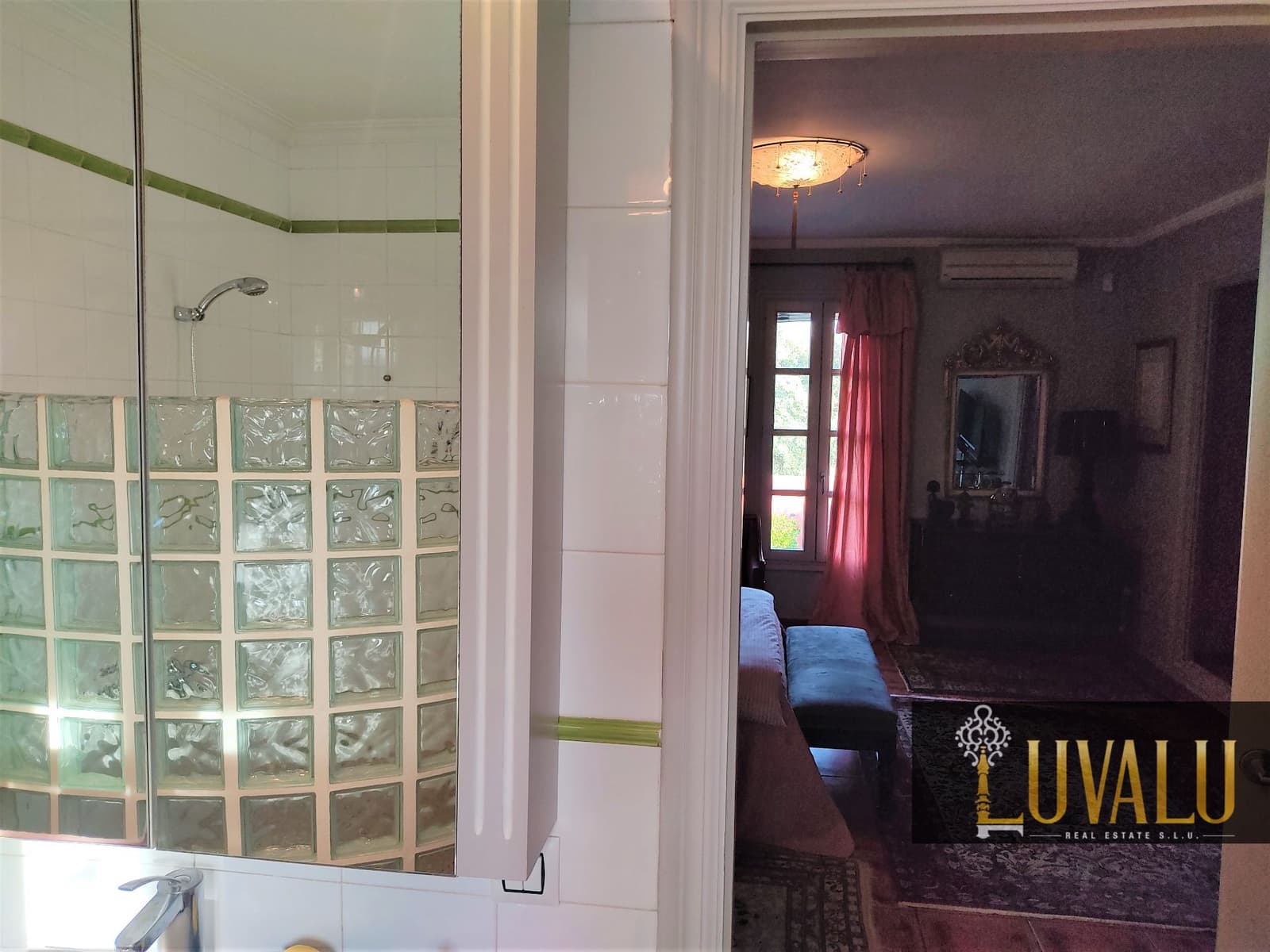 3 soveværelse Villa til salg i Calig med swimmingpool garage - € 565.000 (Ref: 6406647)