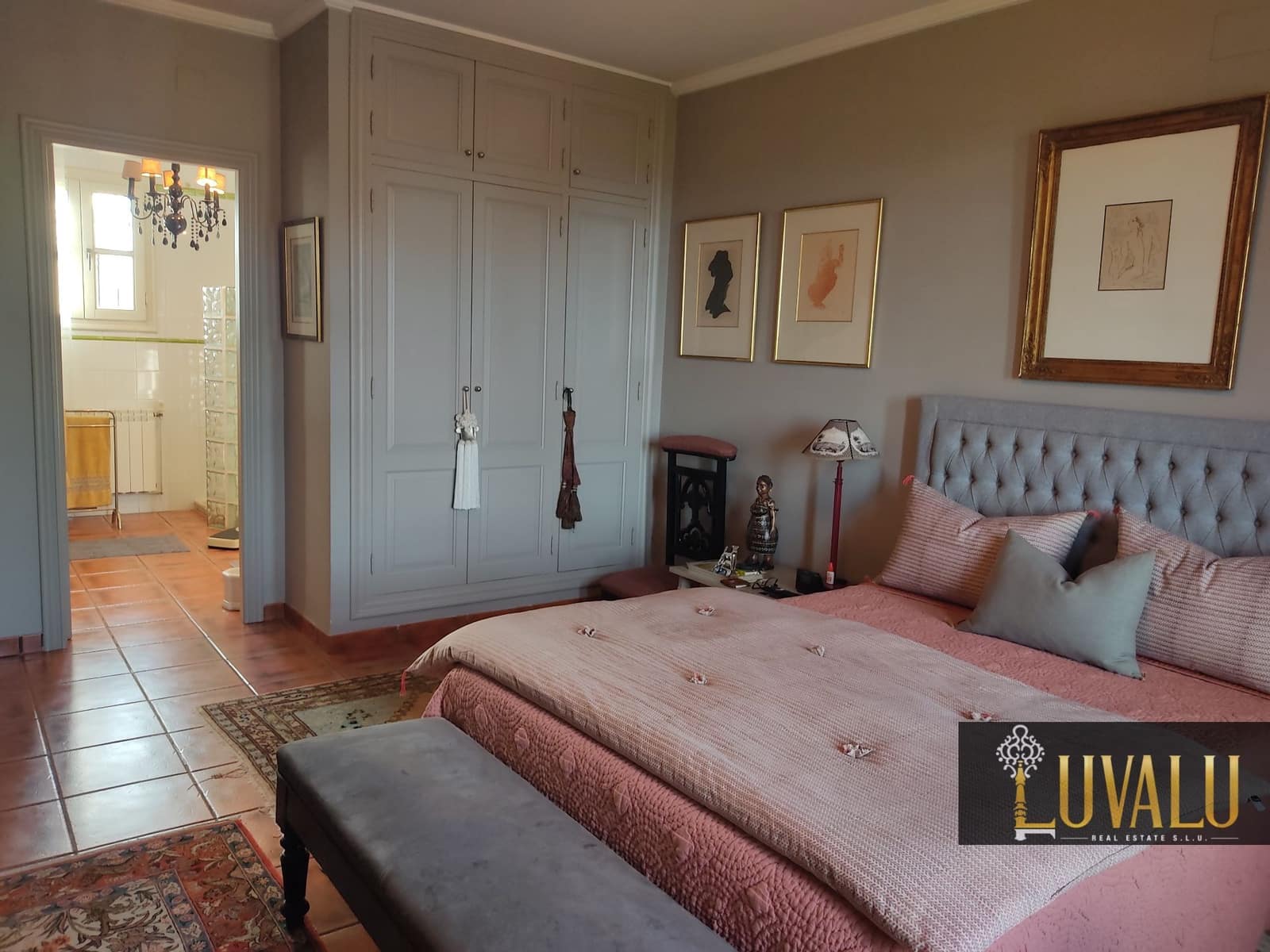 3 soveværelse Villa til salg i Calig med swimmingpool garage - € 565.000 (Ref: 6406647)