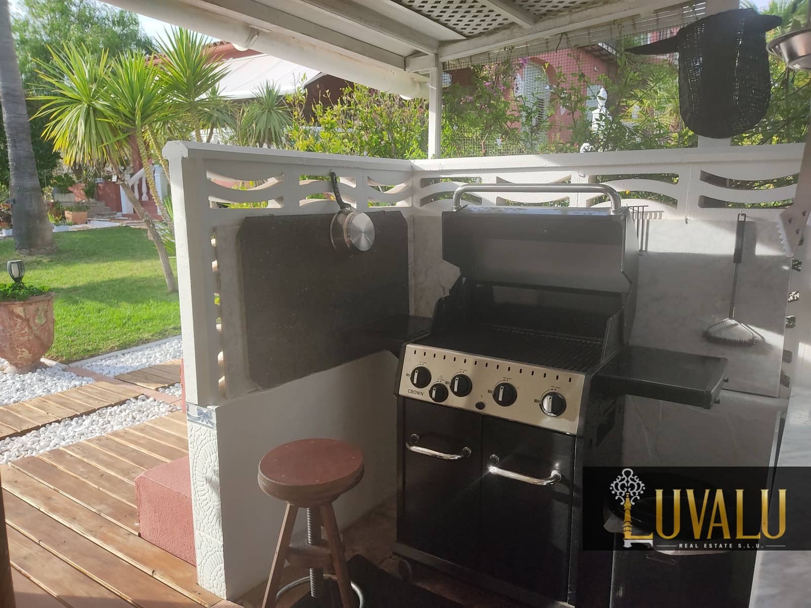 3 soveværelse Villa til salg i Calig med swimmingpool garage - € 565.000 (Ref: 6406647)