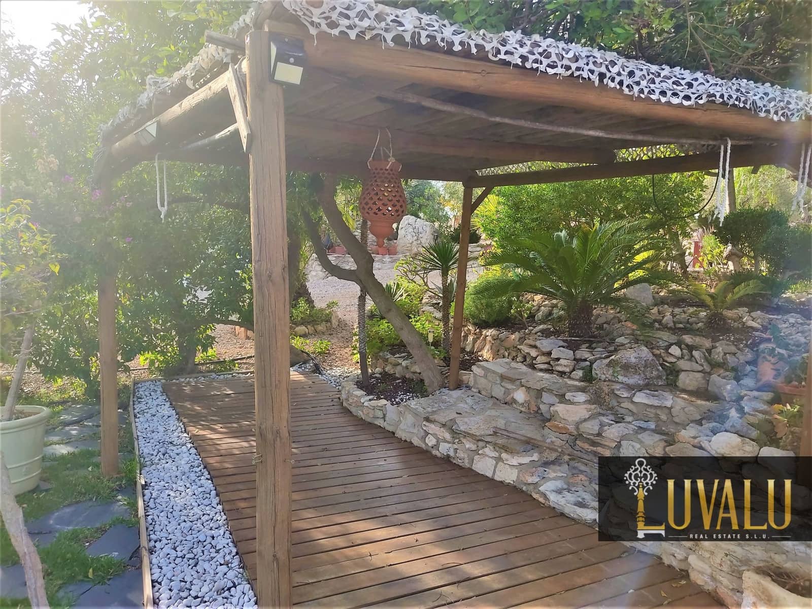 3 soveværelse Villa til salg i Calig med swimmingpool garage - € 565.000 (Ref: 6406647)