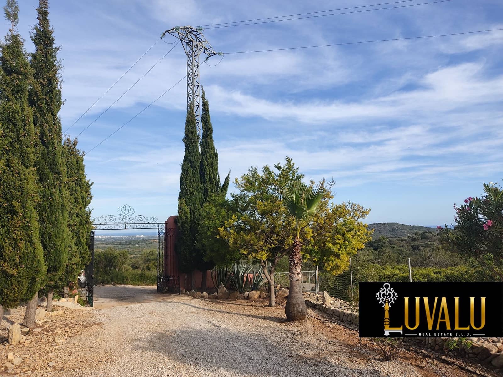 3 soveværelse Villa til salg i Calig med swimmingpool garage - € 565.000 (Ref: 6406647)