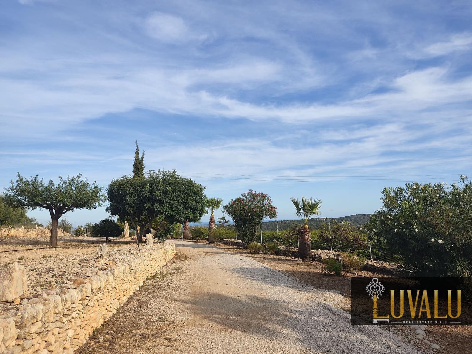 3 soveværelse Villa til salg i Calig med swimmingpool garage - € 565.000 (Ref: 6406647)