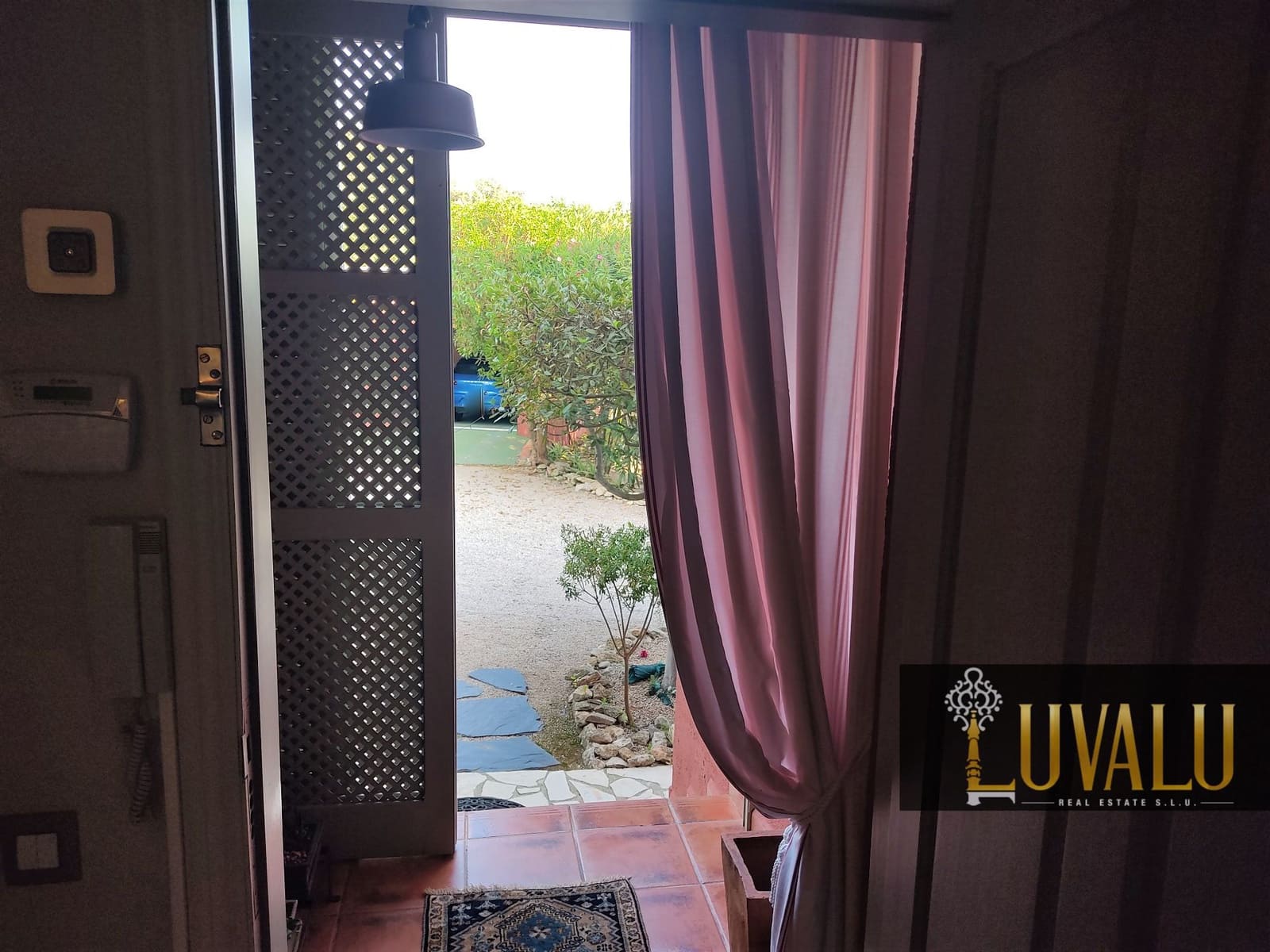 3 soveværelse Villa til salg i Calig med swimmingpool garage - € 565.000 (Ref: 6406647)