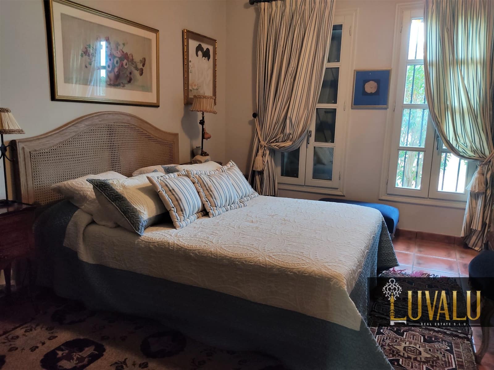 3 soveværelse Villa til salg i Calig med swimmingpool garage - € 565.000 (Ref: 6406647)