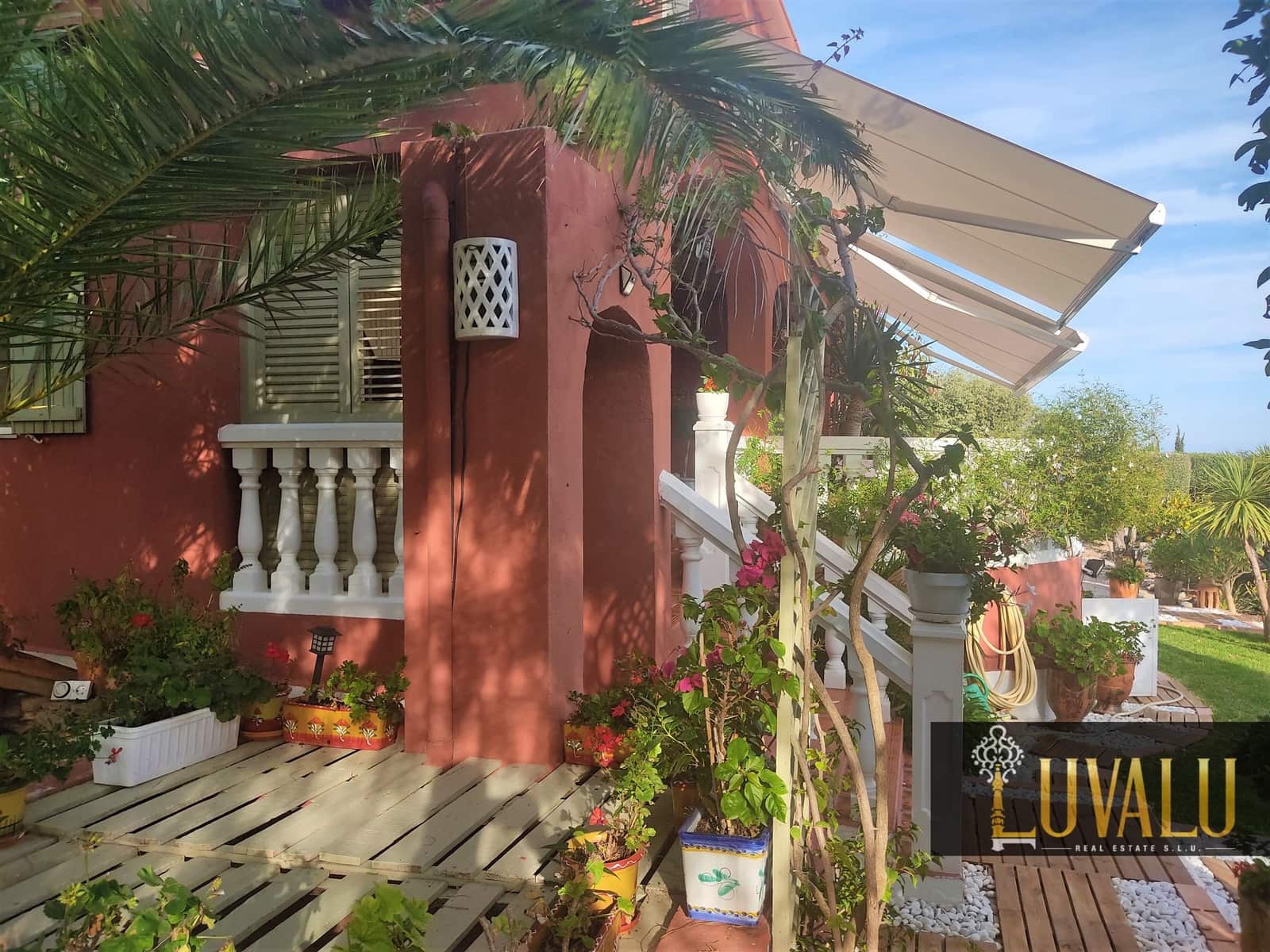 3 soveværelse Villa til salg i Calig med swimmingpool garage - € 565.000 (Ref: 6406647)