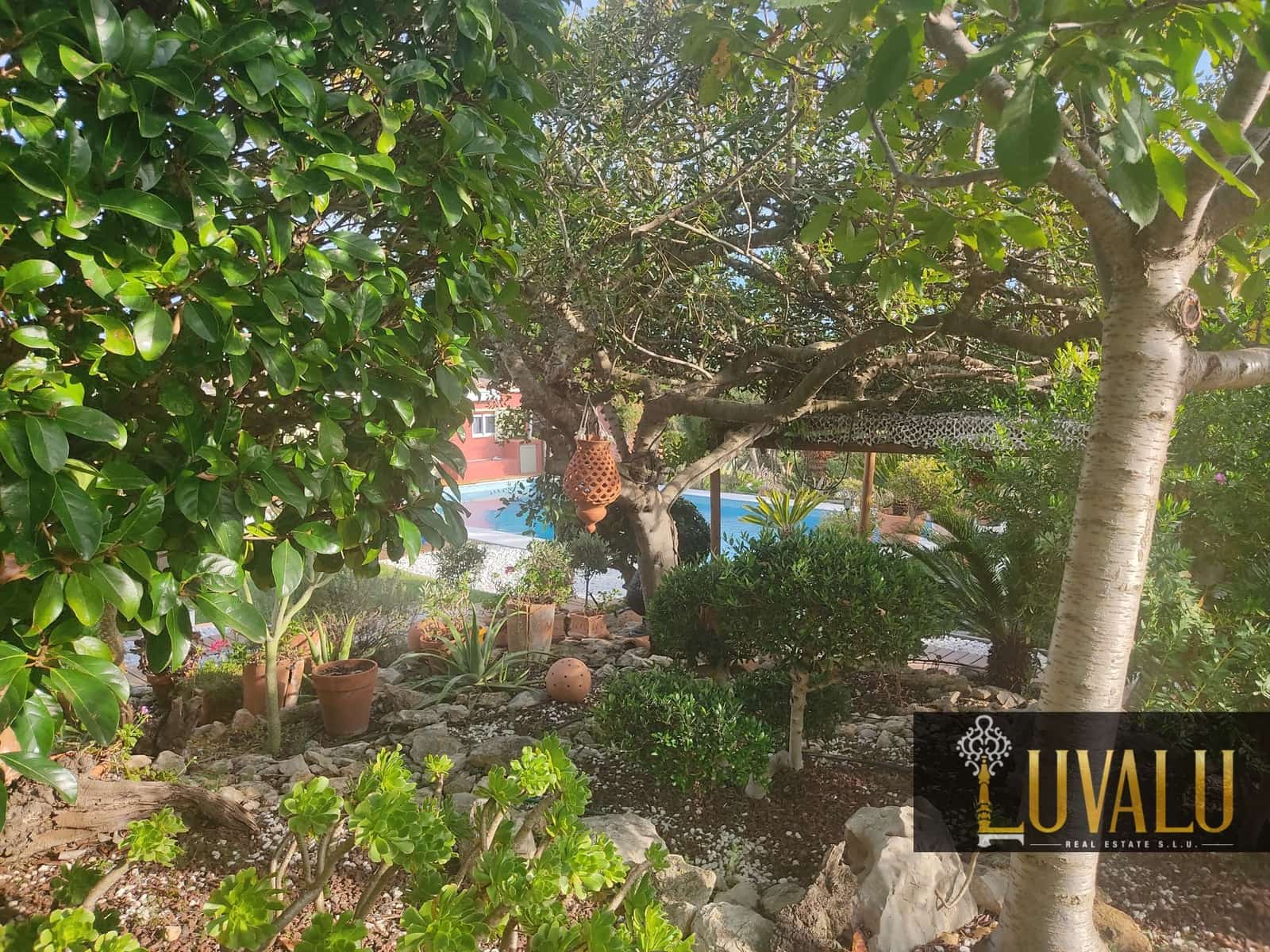 3 soveværelse Villa til salg i Calig med swimmingpool garage - € 565.000 (Ref: 6406647)