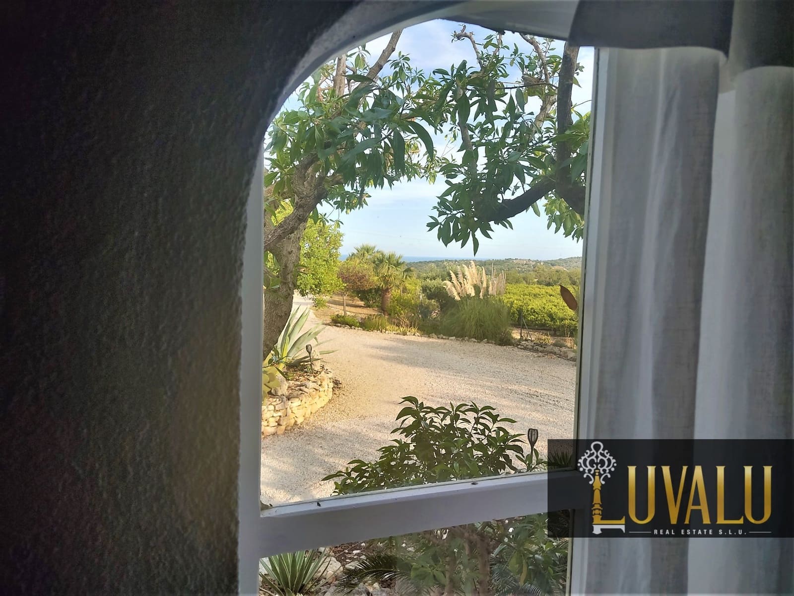 3 soveværelse Villa til salg i Calig med swimmingpool garage - € 565.000 (Ref: 6406647)