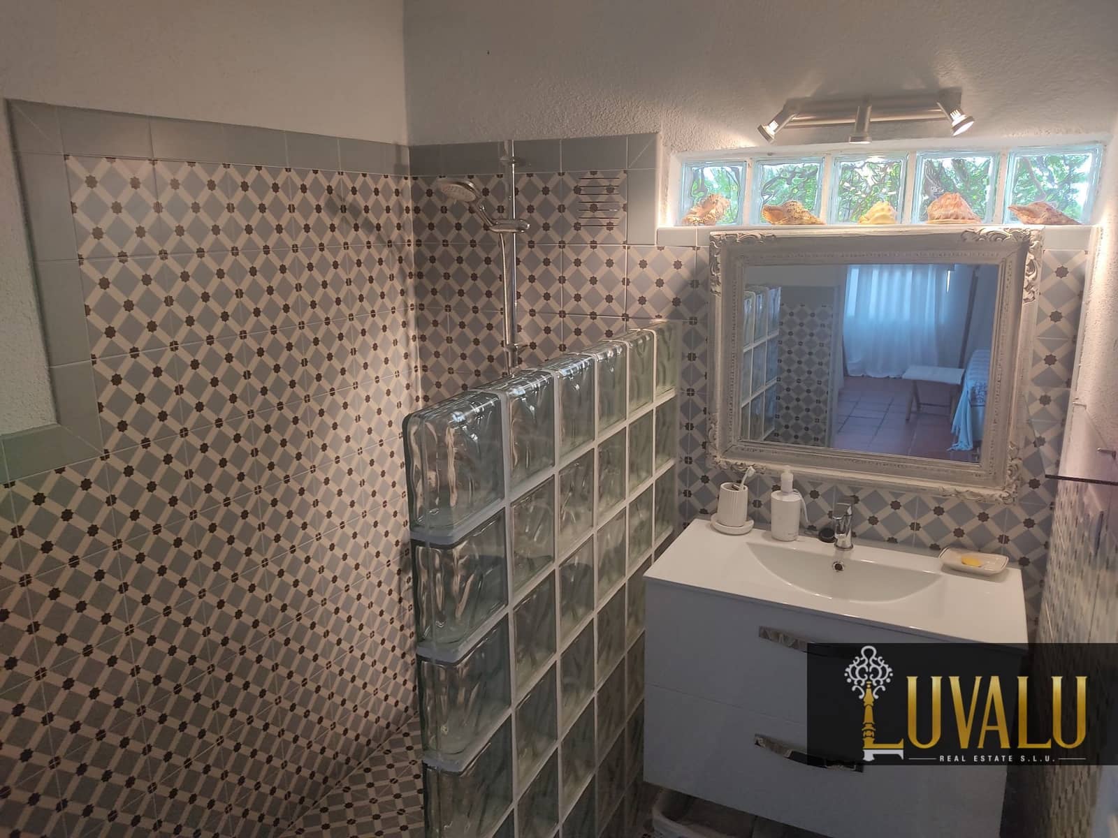 3 soveværelse Villa til salg i Calig med swimmingpool garage - € 565.000 (Ref: 6406647)