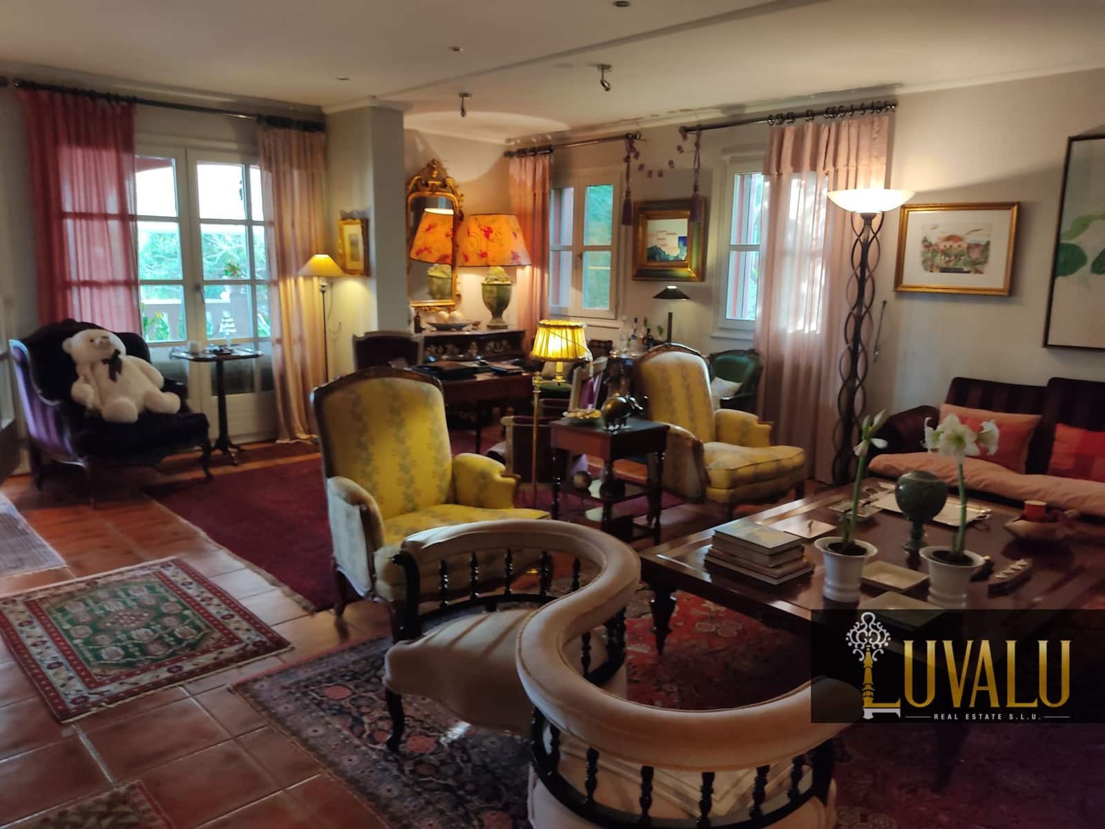 3 soveværelse Villa til salg i Calig med swimmingpool garage - € 565.000 (Ref: 6406647)