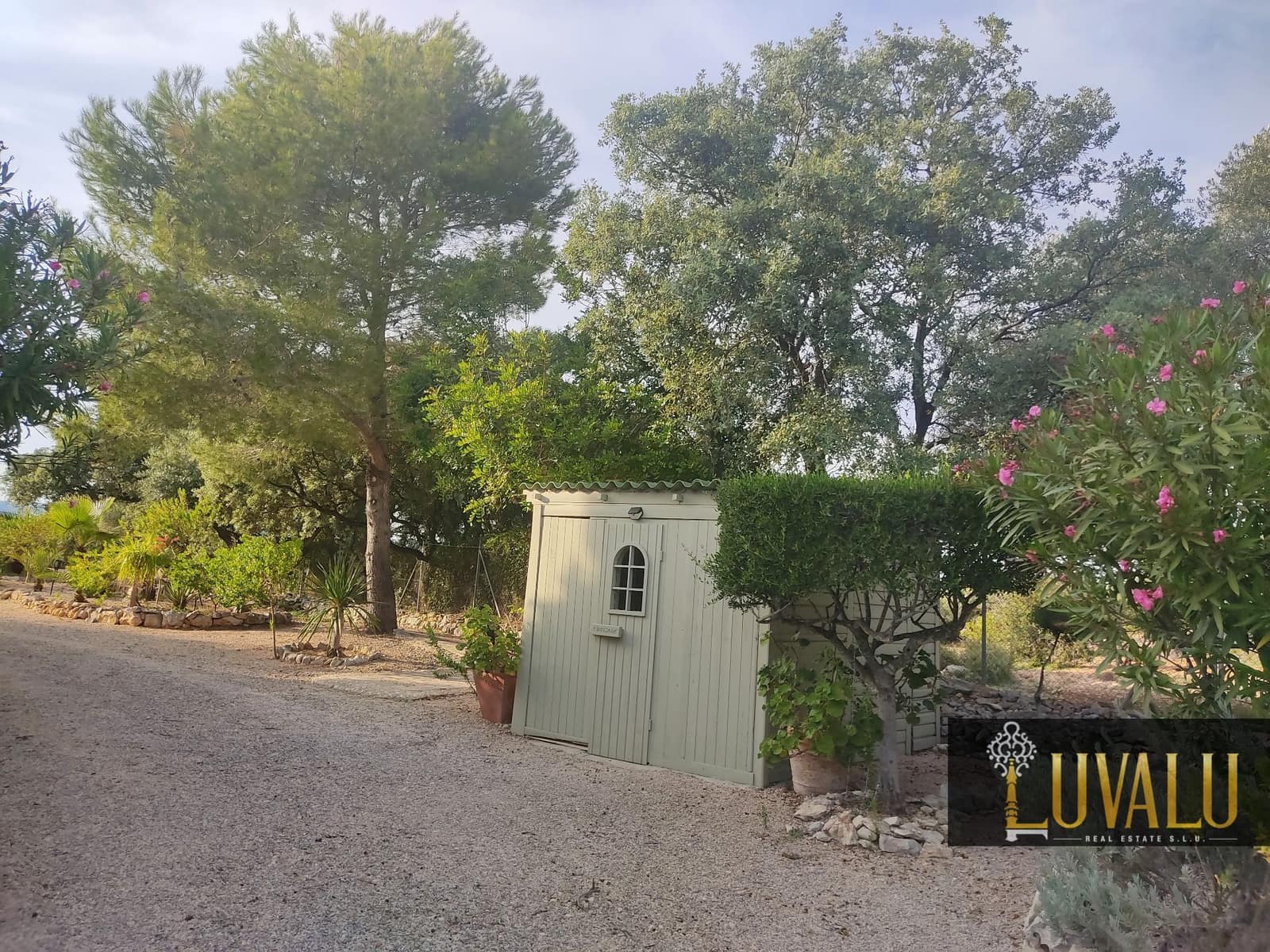 3 soveværelse Villa til salg i Calig med swimmingpool garage - € 565.000 (Ref: 6406647)