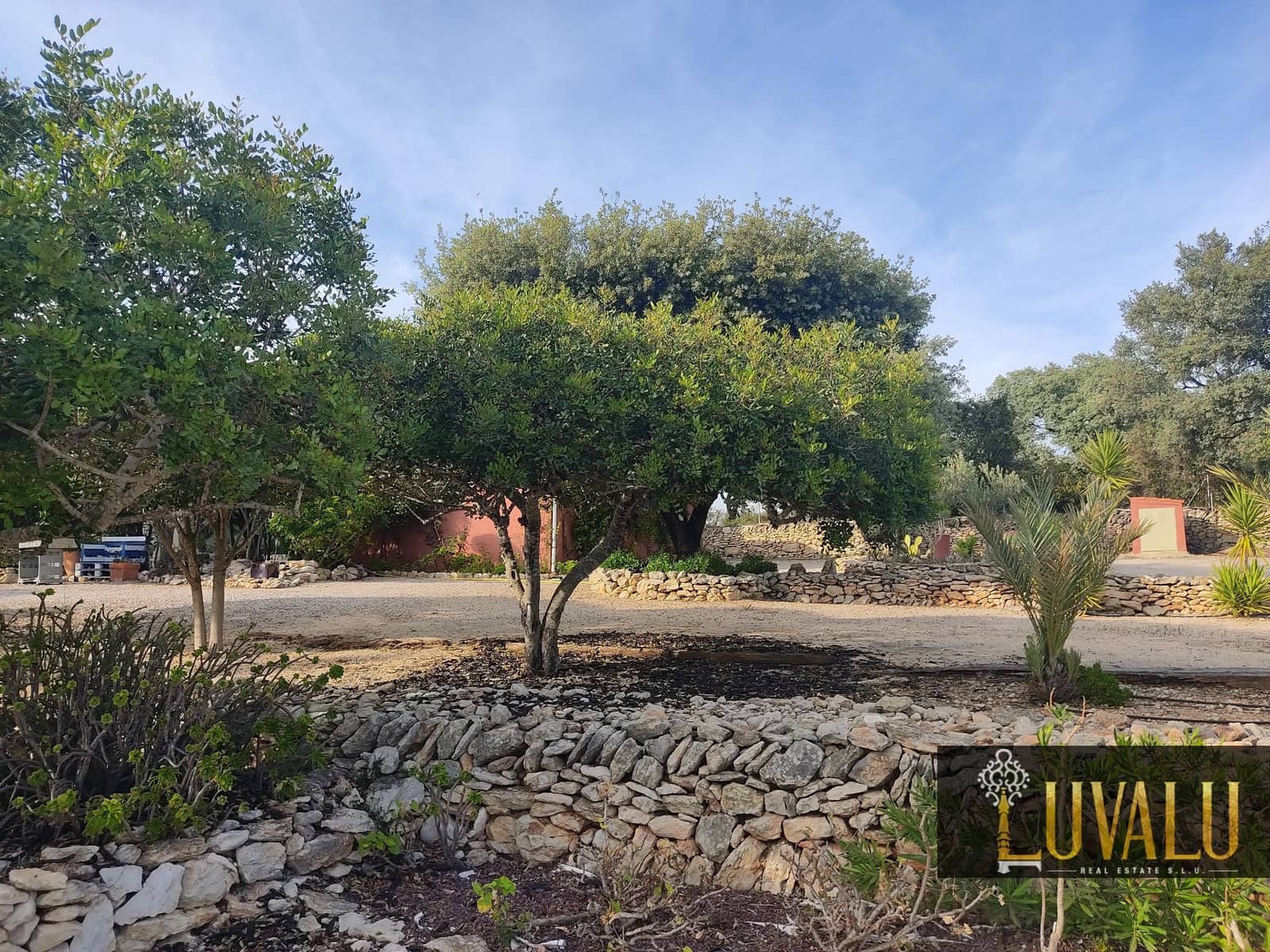 3 soveværelse Villa til salg i Calig med swimmingpool garage - € 565.000 (Ref: 6406647)