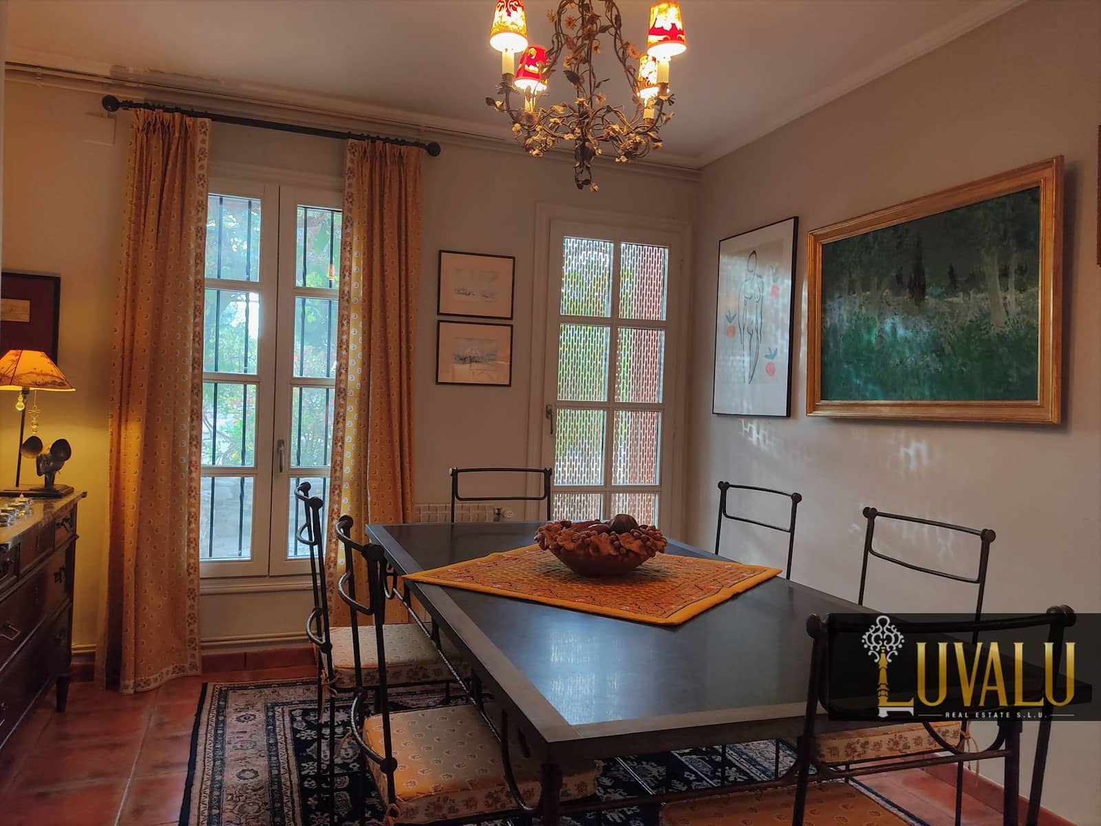 3 soveværelse Villa til salg i Calig med swimmingpool garage - € 565.000 (Ref: 6406647)