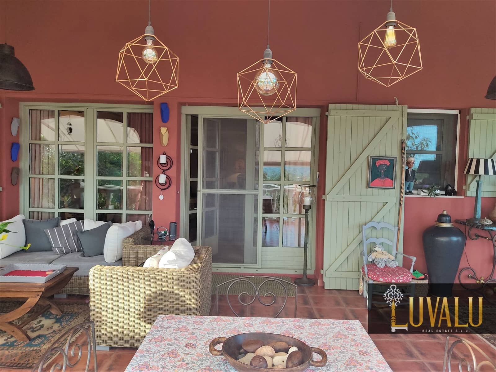 3 soveværelse Villa til salg i Calig med swimmingpool garage - € 565.000 (Ref: 6406647)