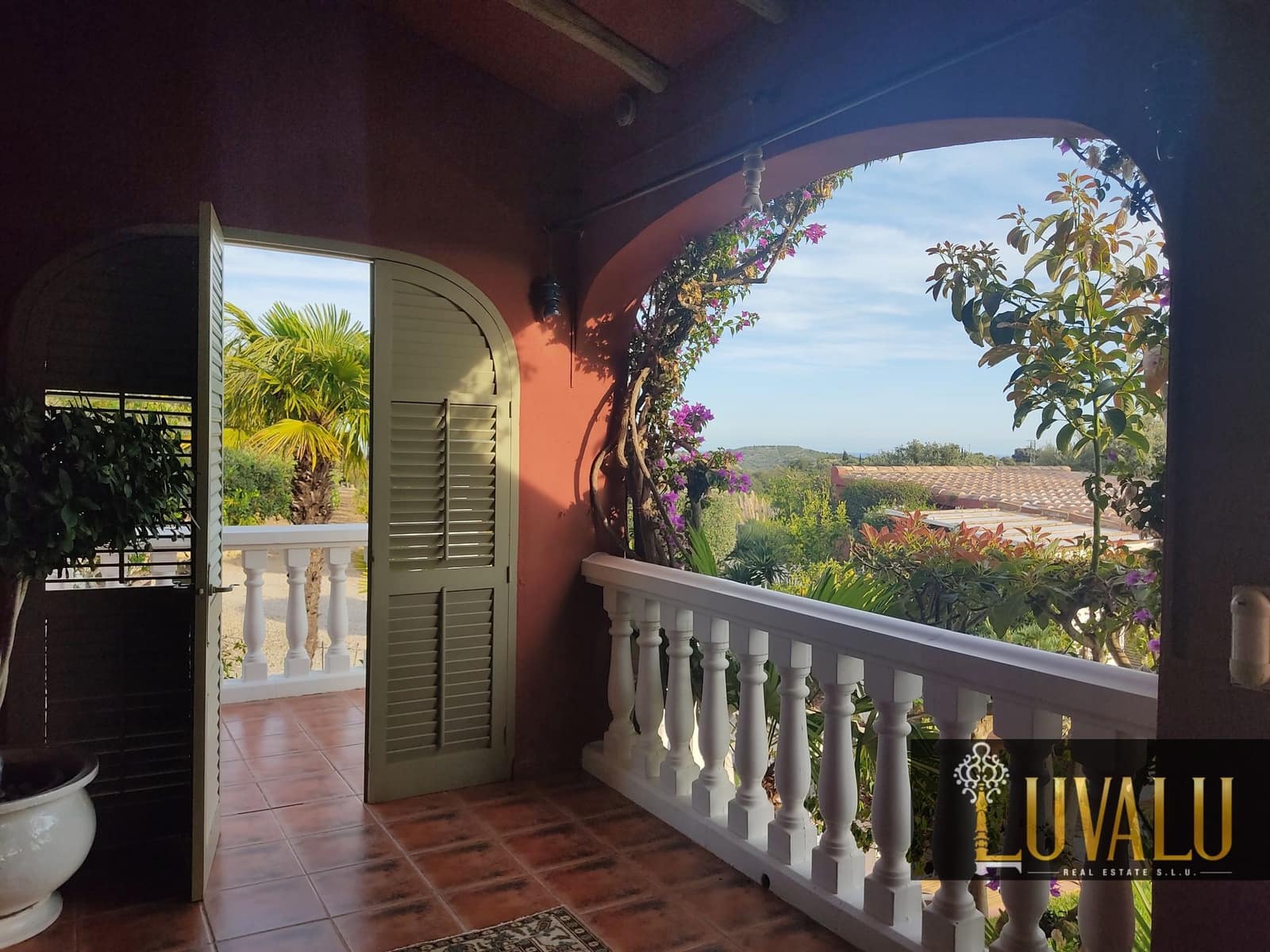 3 soveværelse Villa til salg i Calig med swimmingpool garage - € 565.000 (Ref: 6406647)