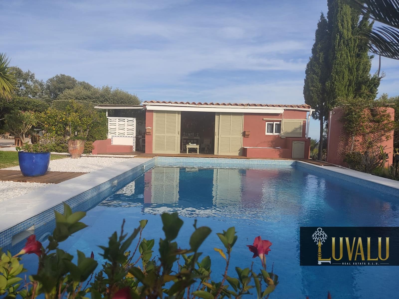 3 soveværelse Villa til salg i Calig med swimmingpool garage - € 565.000 (Ref: 6406647)