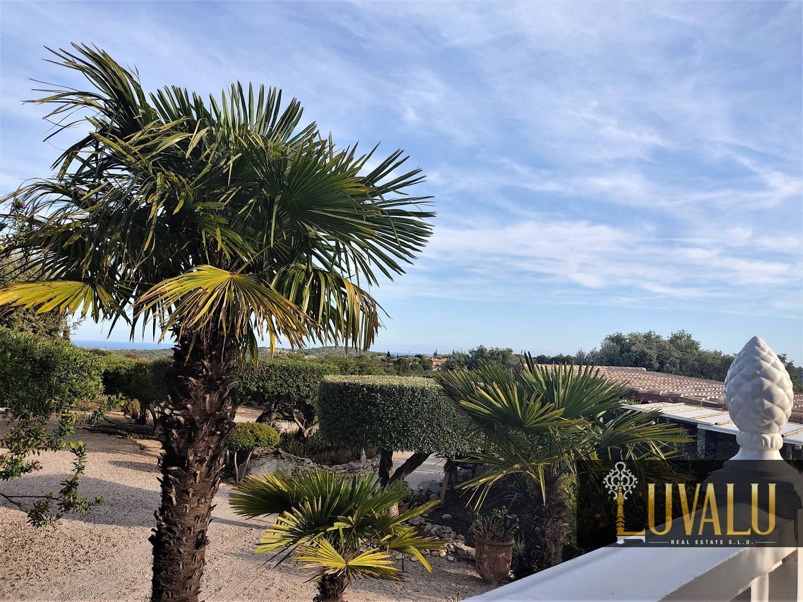 3 soveværelse Villa til salg i Calig med swimmingpool garage - € 565.000 (Ref: 6406647)