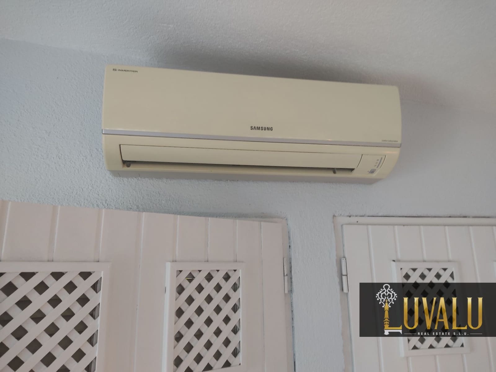 3 soveværelse Villa til salg i Calig med swimmingpool garage - € 565.000 (Ref: 6406647)