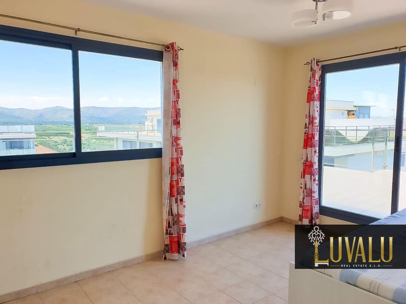 4 soveværelse Byhus til salg i Oropesa  med swimmingpool garage - € 288.000 (Ref: 7077940)