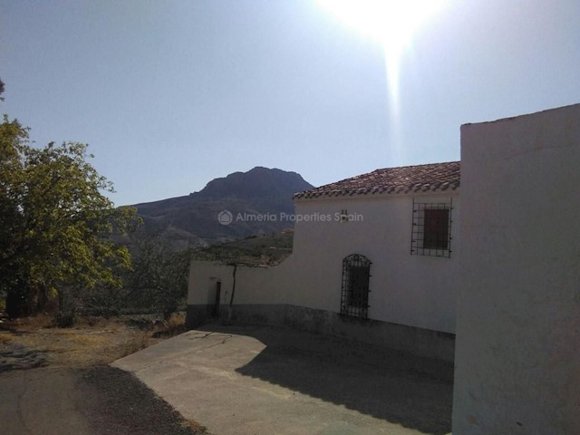 5 soveværelse Finca/Landehus til salg i Albox - € 100.000 (Ref: 3171354)