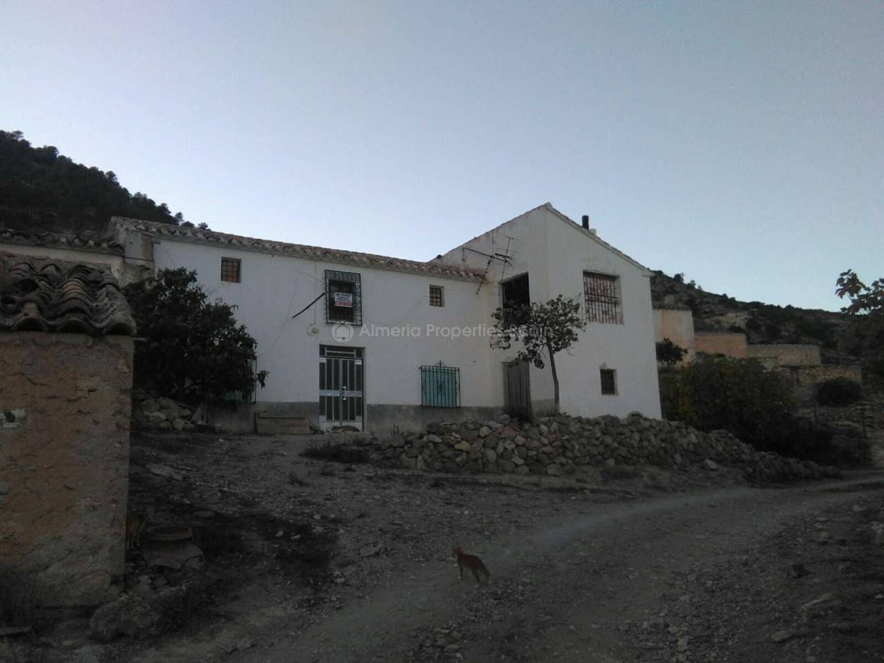 8 bedroom Finca/Country House for sale in Albox - € 64,500 (Ref: 3244107)