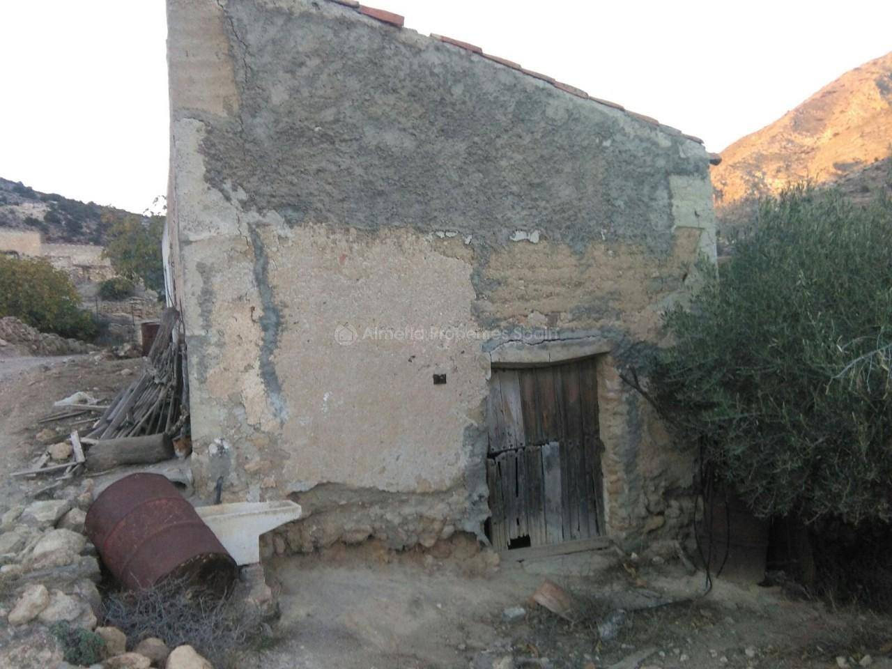 8 bedroom Finca/Country House for sale in Albox - € 64,500 (Ref: 3244107)