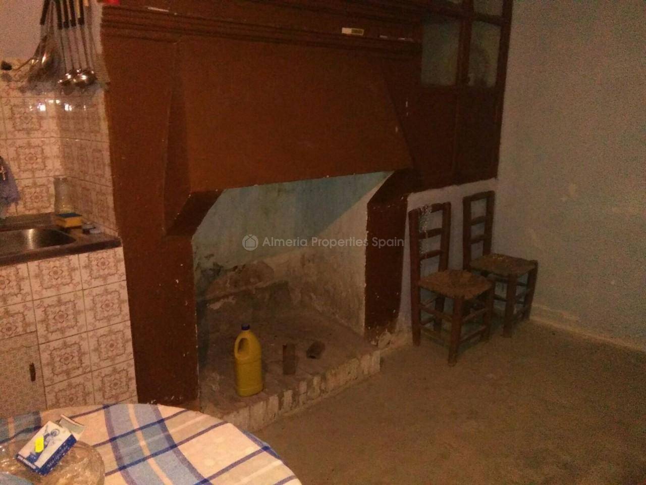 8 bedroom Finca/Country House for sale in Albox - € 64,500 (Ref: 3244107)