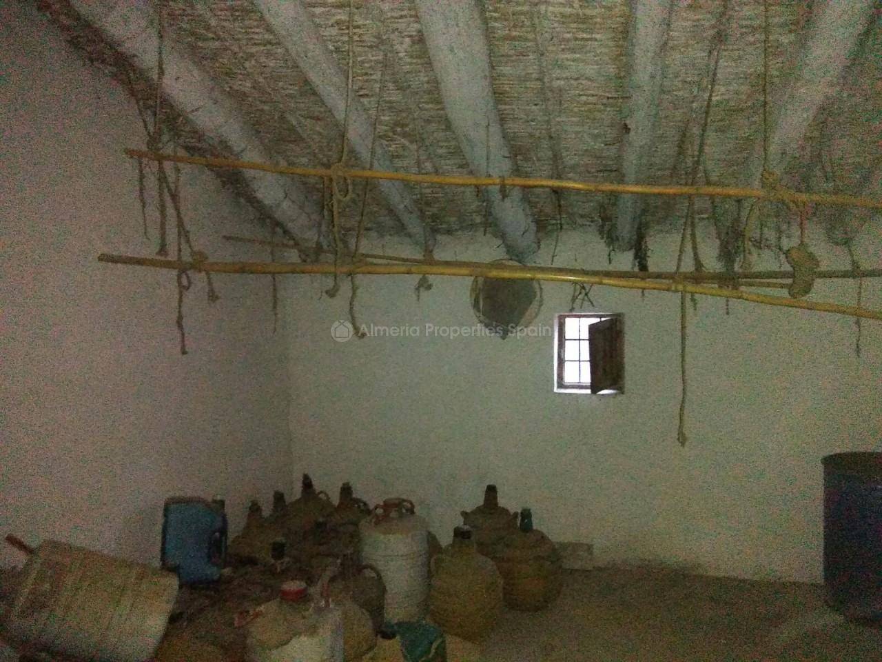 8 bedroom Finca/Country House for sale in Albox - € 64,500 (Ref: 3244107)