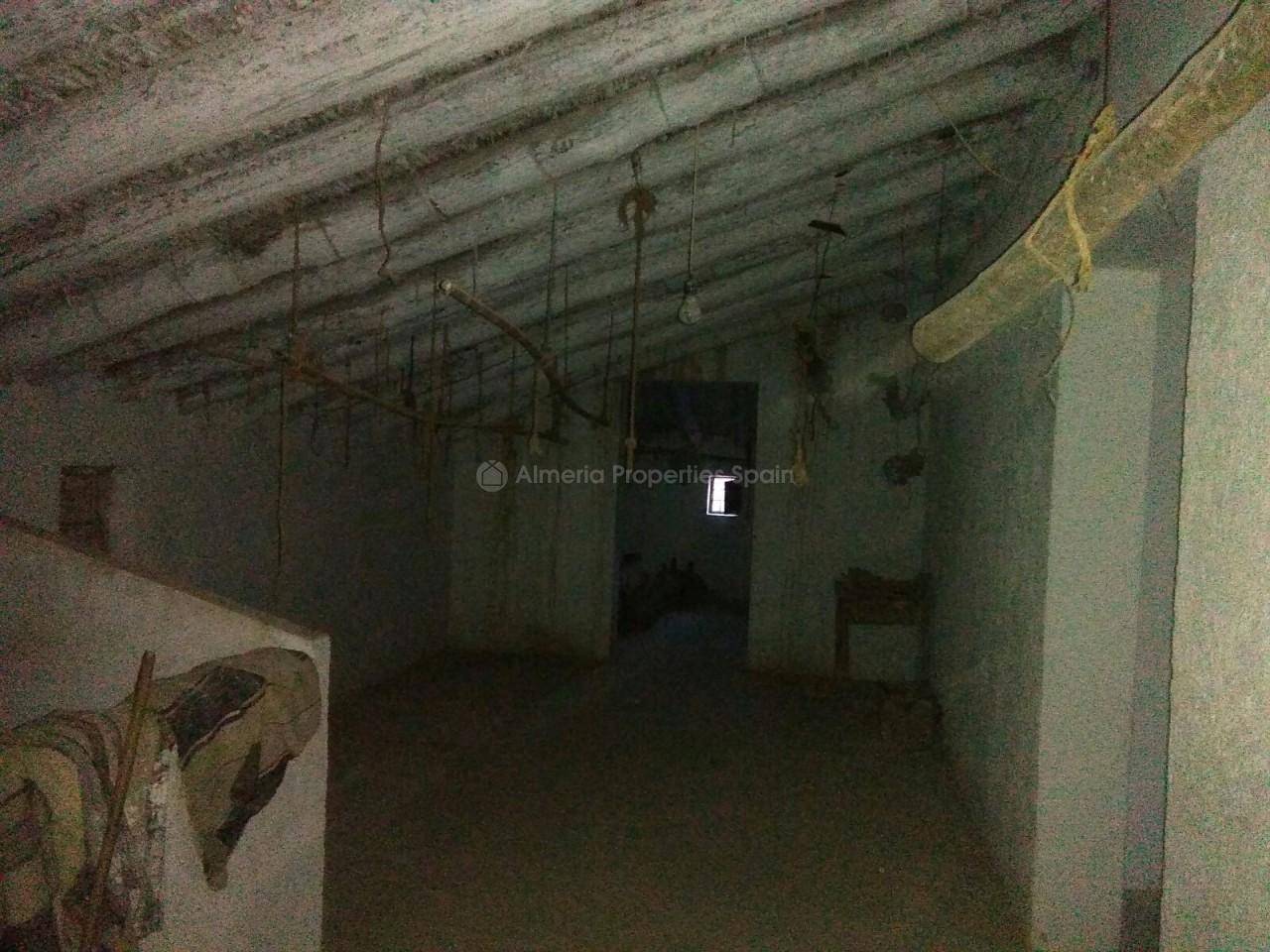 8 bedroom Finca/Country House for sale in Albox - € 64,500 (Ref: 3244107)