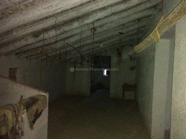 8 slaapkamer Finca/Landhuis te koop in Albox - € 64.500 (Ref: 3244107)