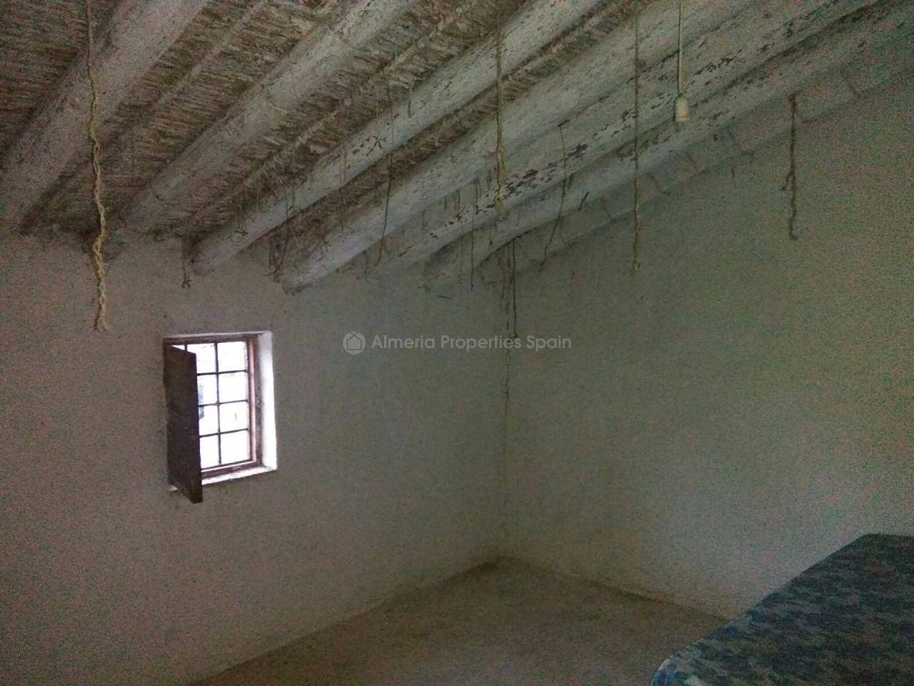 8 bedroom Finca/Country House for sale in Albox - € 64,500 (Ref: 3244107)