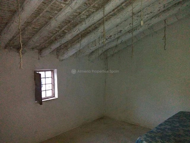 8 slaapkamer Finca/Landhuis te koop in Albox - € 64.500 (Ref: 3244107)