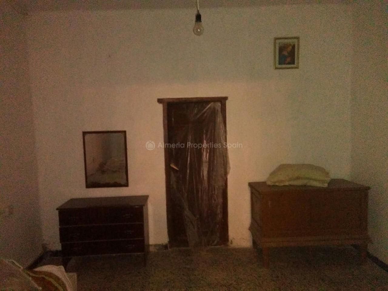 8 bedroom Finca/Country House for sale in Albox - € 64,500 (Ref: 3244107)