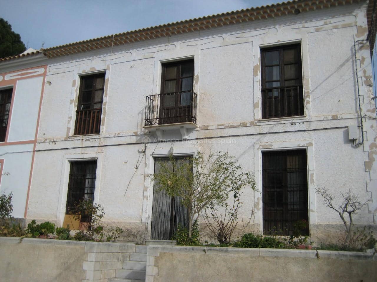 6 bedroom Townhouse for sale in Cobdar - € 95,500 (Ref: 4424711)
