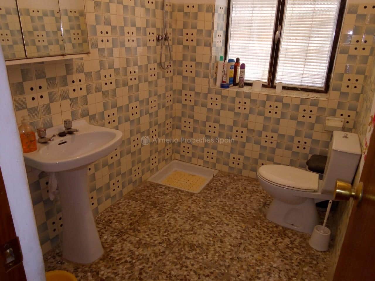 6 bedroom Finca/Country House for sale in Albox - € 65,000 (Ref: 4544616)