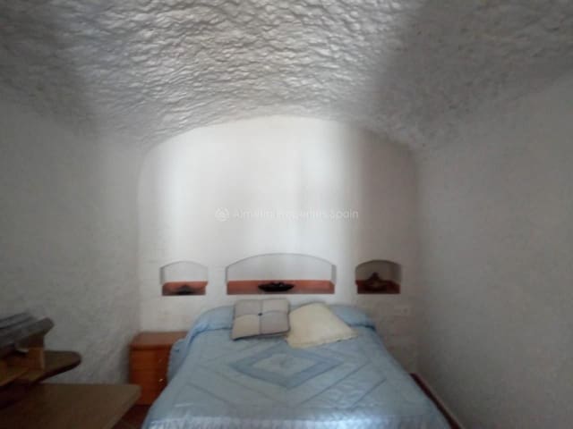 3 bedroom Cave House for sale in Cúllar - € 50,000 (Ref: 4852054)
