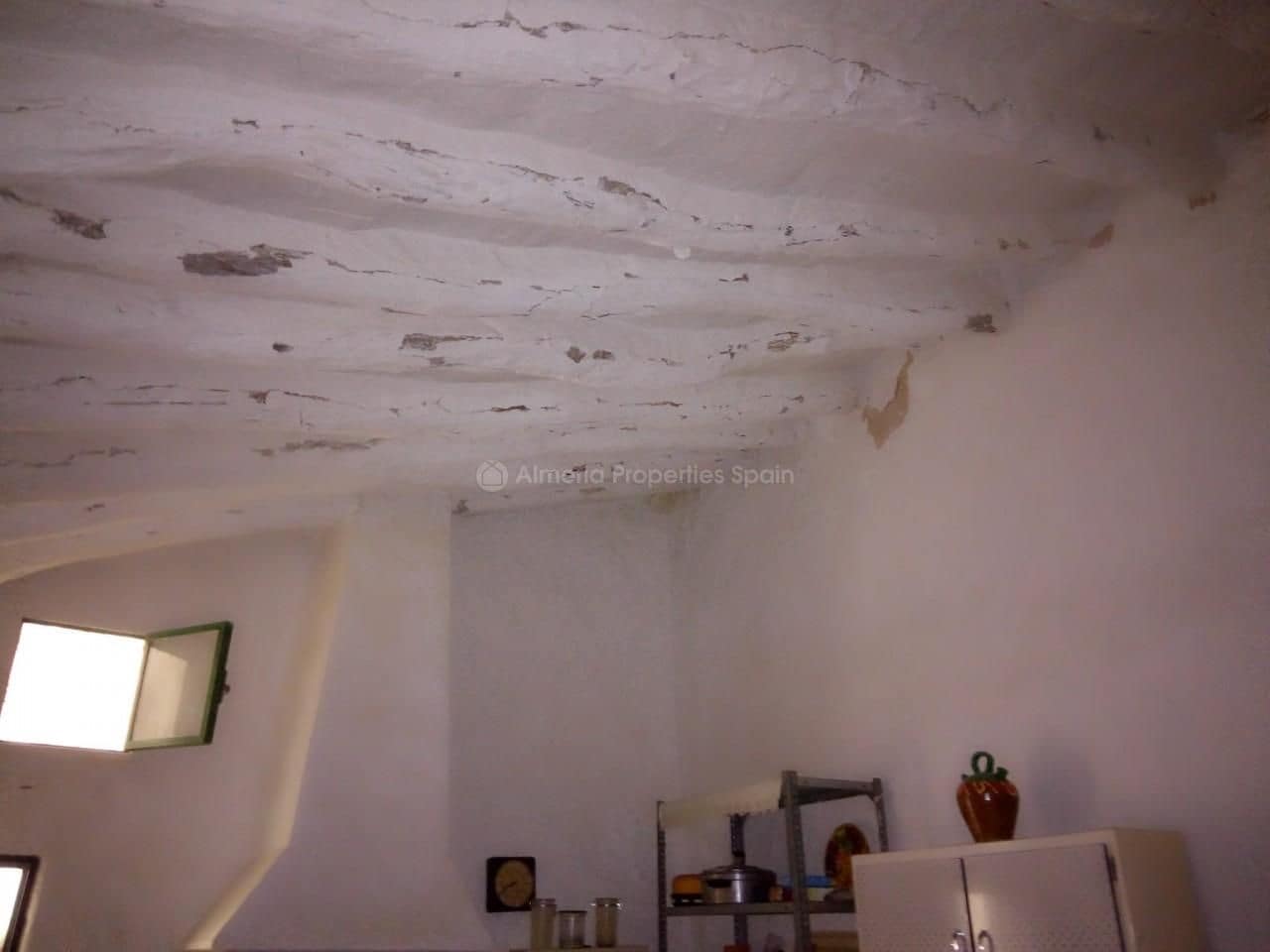 4 soveværelse Byhus til salg i Somontin - € 35.000 (Ref: 5126271)