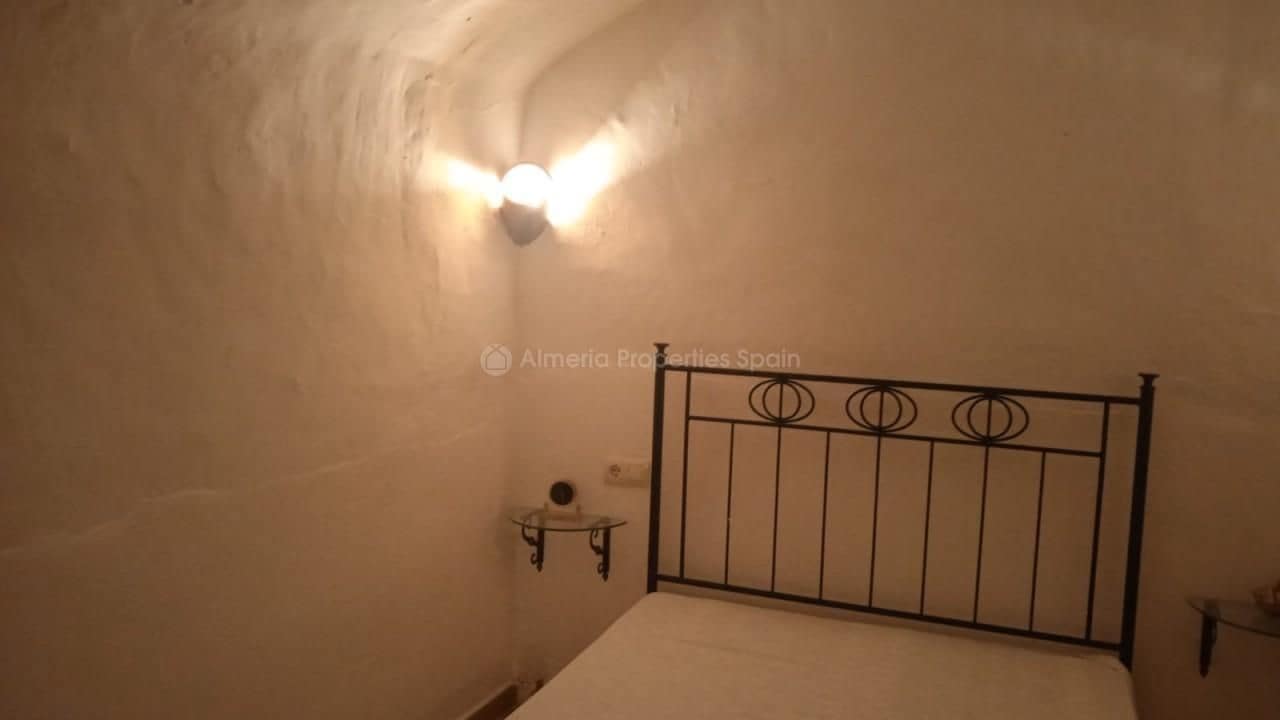4 bedroom Cave House for sale in Pulpite, Cúllar € 70,000 (Ref 7361703)