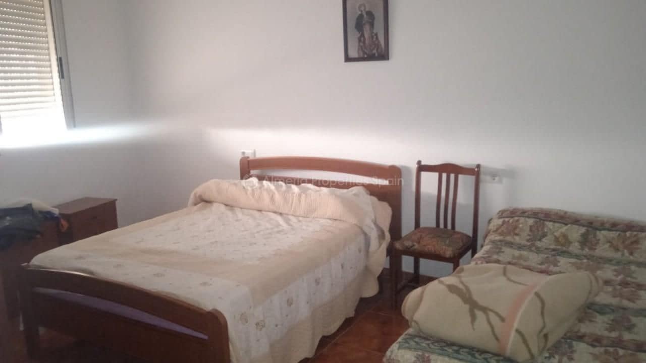 4 slaapkamer Huis te koop in Albox - € 93.000 (Ref: 8607951)