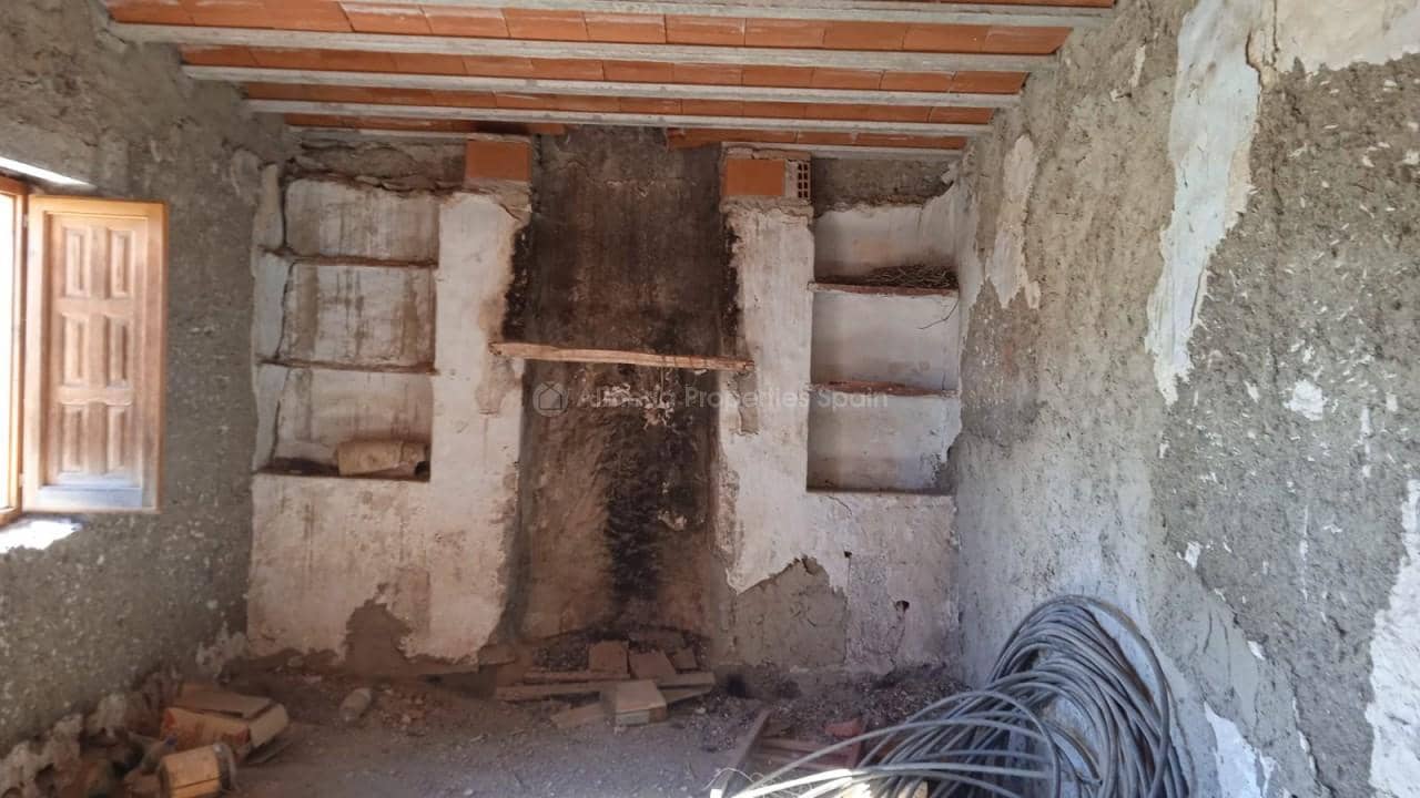 7 slaapkamer Finca/Landhuis te koop in Albox - € 110.000 (Ref: 8769755)