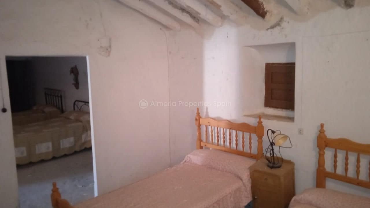 10 soverom Finca/Herregård til salgs i Oria - € 130 000 (Ref: 8779850)