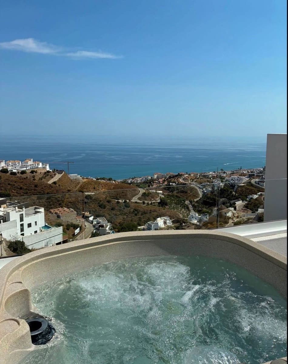 3 Zimmer Haus zu verkaufen in Torrox-Costa mit Pool Garage - 575.000 € (Ref: 10001372)