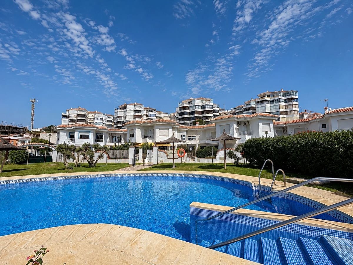 2 bedroom Apartment for sale in Torrox-Costa with pool - € 330,000 (Ref: 10026687)