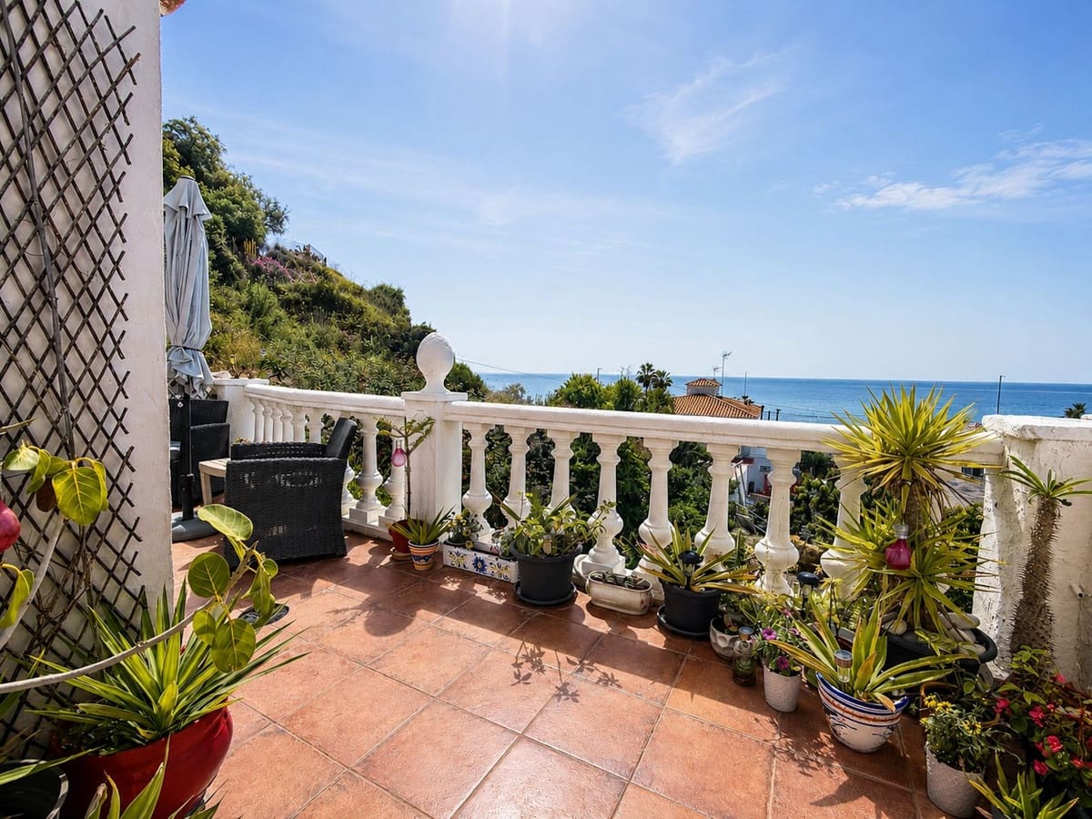 2 bedroom Apartment for sale in Torrox-Costa with pool - € 330,000 (Ref: 10026687)