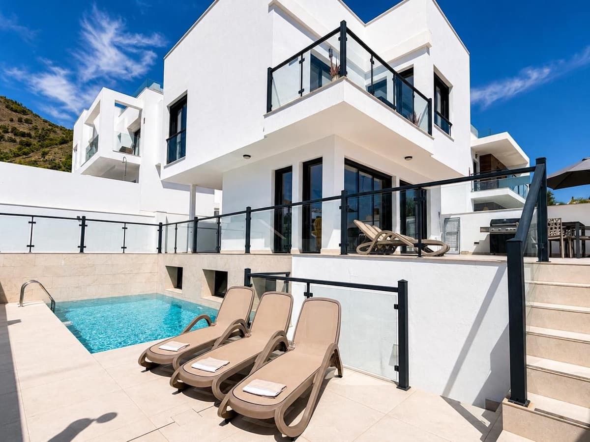 3 sypialnia Willa na sprzedaż w Nerja z basenem garażem - 789 000 € (Ref: 10044206)