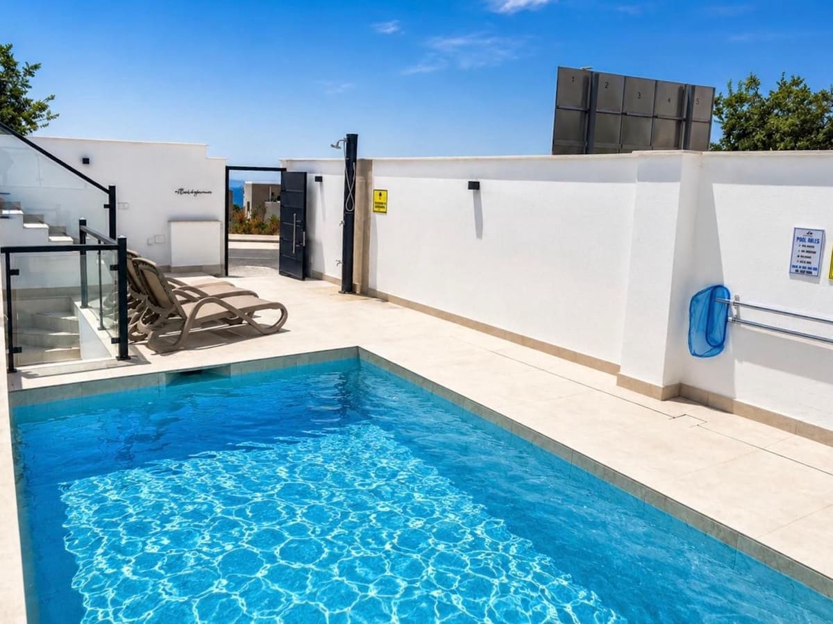 Chalet de 3 habitaciones en Nerja en venta con piscina garaje - 789.000 € (Ref: 10044206)