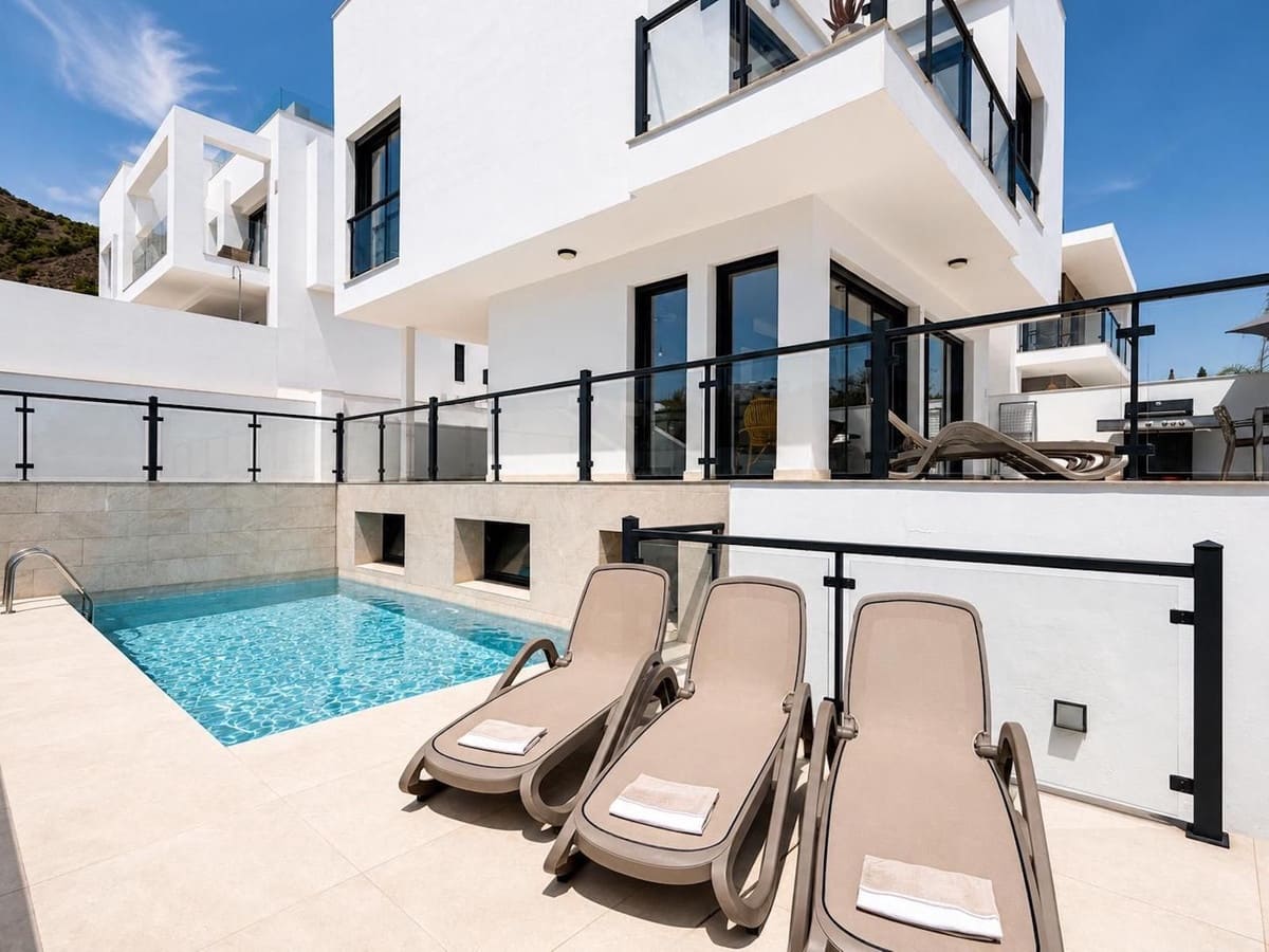 Chalet de 3 habitaciones en Nerja en venta con piscina garaje - 789.000 € (Ref: 10044206)